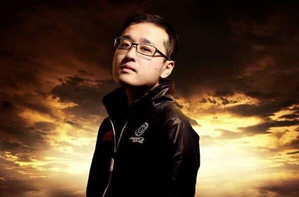 王思聪正式退役从IG名单上去除，IG经理：不退役就全程去S8