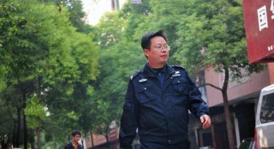 ​张晓勇：17岁以高考状元的身份考入清华，如今却在社区当保安