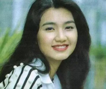 ​张丹峰“继子”现身机场，气质形象大颠覆，很像宋仲基！引围观