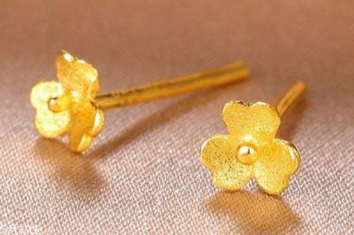 ​黄金耳钉适合多少岁戴 根据年龄选款式