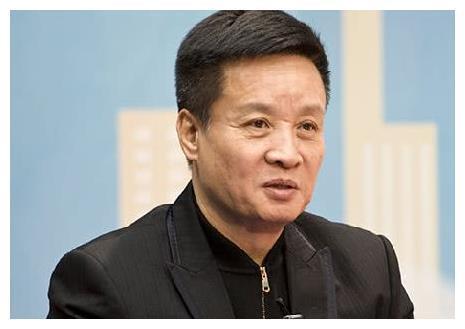 61岁阎维文一家近照，因一首歌红多年，女婿竟是外交部长之子？