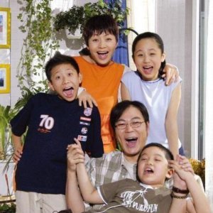 ​张一山是韩红的亲侄子,如今亲生父亲身份曝光,网友：太意外了!
