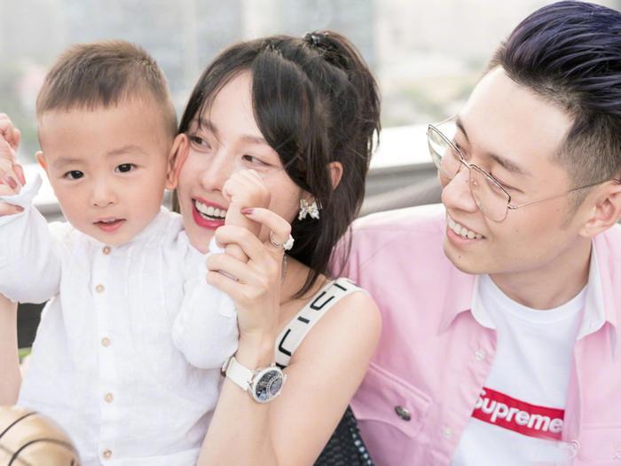 张嘉倪结婚四年还生俩娃，却不肯改口叫“婆婆”？原因获大s力挺
