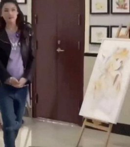 ​张柏芝貌似怀孕?双手托巨肚疑怀孕五个月,四肢纤细肚子格外抢镜