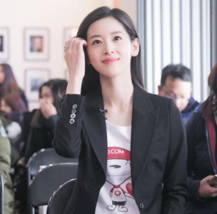 ​章泽天5年前旧照遭疯传，与现在“判若两人”，网友直呼: 嫩出水
