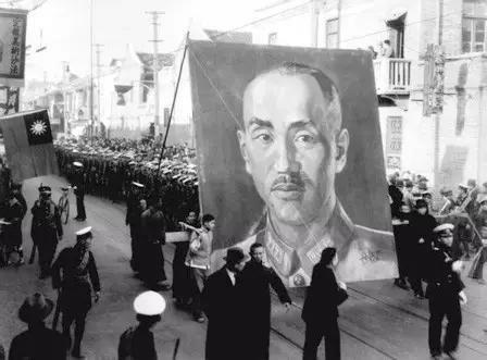 史上最全蒋介石照片，重现他充满争议、此起彼伏的一生!