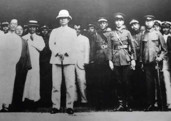 史上最全蒋介石照片，重现他充满争议、此起彼伏的一生!