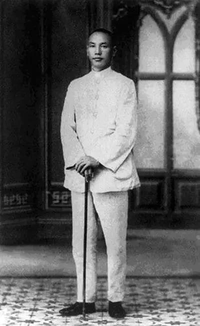 史上最全蒋介石照片，重现他充满争议、此起彼伏的一生!