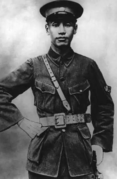 史上最全蒋介石照片，重现他充满争议、此起彼伏的一生!