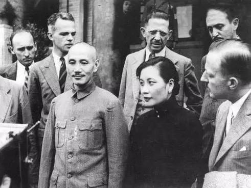 史上最全蒋介石照片，重现他充满争议、此起彼伏的一生!