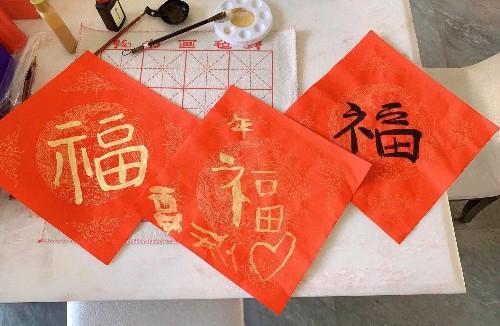 贾乃亮晒年夜饭出现女人的指甲，李小璐发3个“福”字