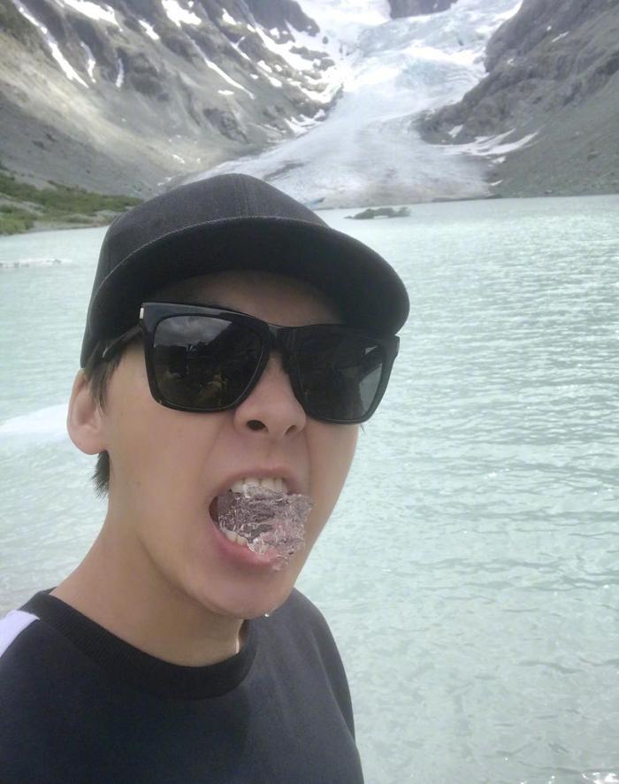 李易峰晒新照片了，他真是自拍届的一股清流！