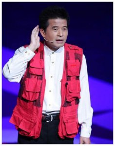 ​60岁的毕福剑，退隐娱乐圈后，现在到底过着怎样的生活