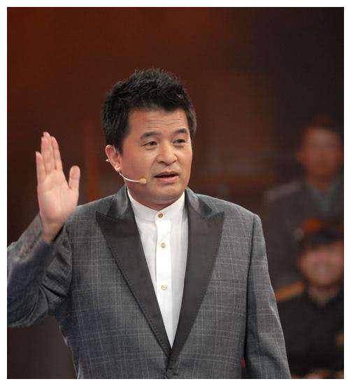 60岁的毕福剑，退隐娱乐圈后，现在到底过着怎样的生活