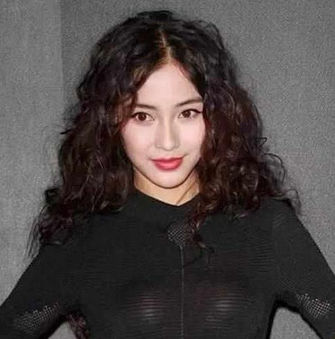 十大美女明星泡面头造型大比拼，看看谁最惊艳？