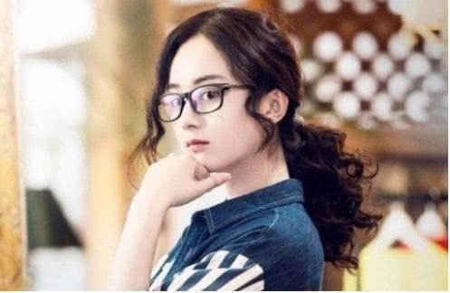 十大美女明星泡面头造型大比拼，看看谁最惊艳？