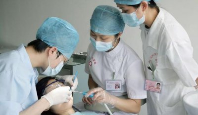 ​医学类“最赚钱”的4个专业，考上就是香饽饽，毕业后薪资翻倍