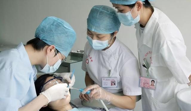 医学类“最赚钱”的4个专业，考上就是香饽饽，毕业后薪资翻倍