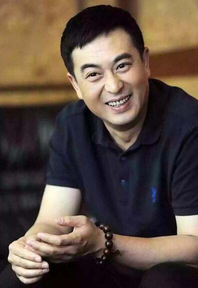 张嘉译被曝离婚？妻子无奈9字回应，网友：太缺德！