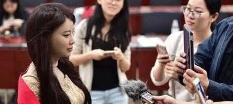 日本“女性”机器人火了, 逼真程度高, 网友们齐声: 想要