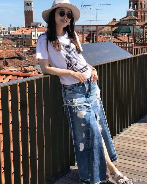 40岁周丽淇未修图惊人，腰细到发指，网友：难怪富豪要让她生五胎