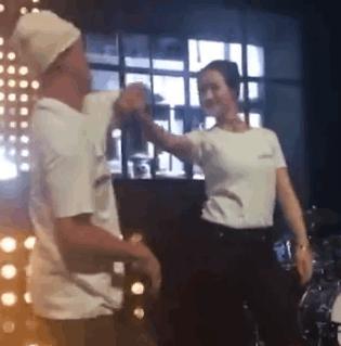 陈伟霆首档综艺热舞狂撩女搭档，粉丝直呼千万不能和她在一起