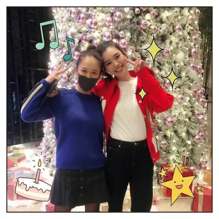 奚梦瑶深夜为陈乔恩庆生，姐妹情深对镜甜笑，网友：腿都p歪了
