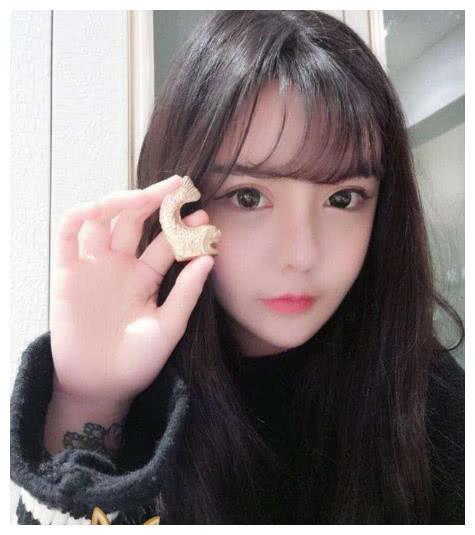 韩安冉碰上高清“照妖镜”，颜值全面崩塌，网友：果真是整容脸