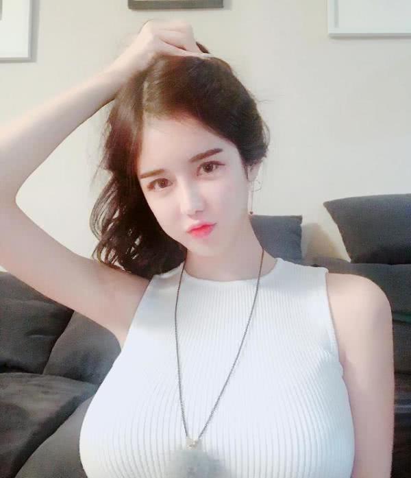 韩国女神李秀彬,展现视觉冲击,网友：不符合比例的超完美身材