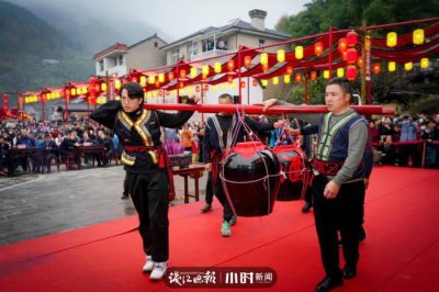 ​透着阳光泛起绿光，畲乡莪山开酒啦