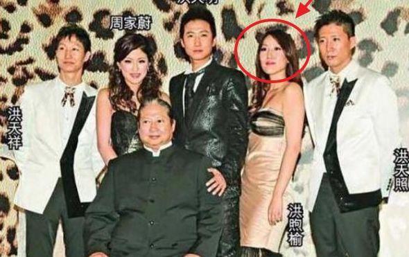 洪金宝女儿36岁还未结婚，只因父亲太强势？实则是女儿太优秀