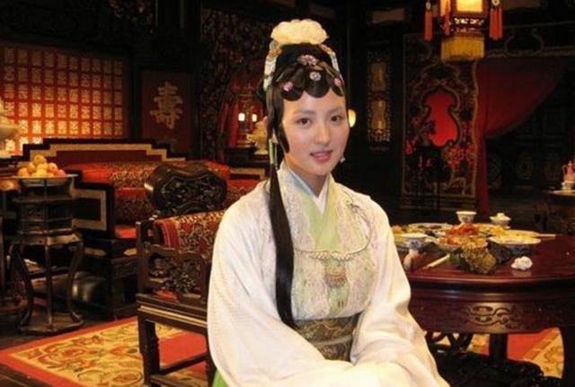 十年前是杨幂的助理，因长相甜美被导演看中，徐小飒的逆袭人生