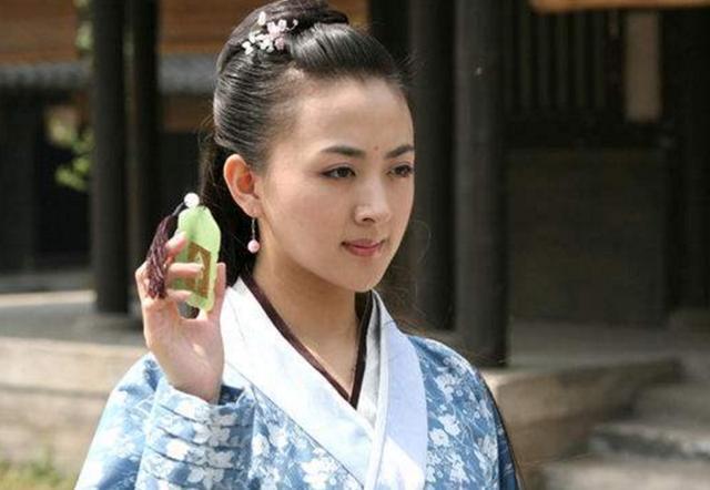 十年前是杨幂的助理，因长相甜美被导演看中，徐小飒的逆袭人生