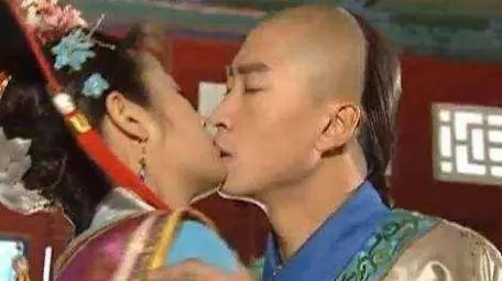 天涯评选年度最恶艺人, 鹿晗关晓彤薛之谦上榜! 恶心TA就留下TA!