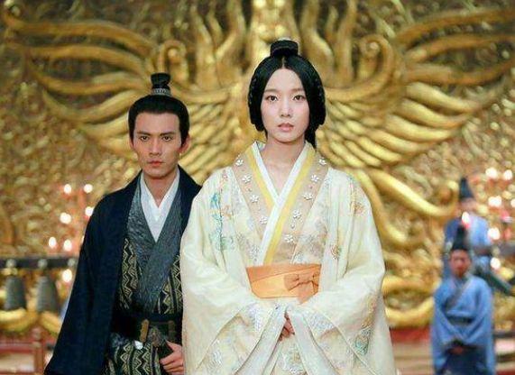 她是黄晓明最搭“荧屏情侣”，连宁静都输给她，今41岁美成这样