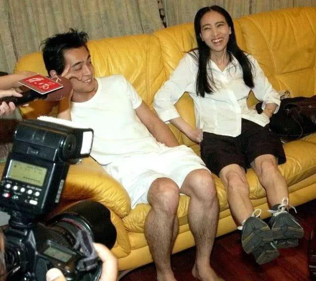 真渣女！靠结婚身家百亿，抛弃亲生女只爱小鲜肉，还放言追求黎明