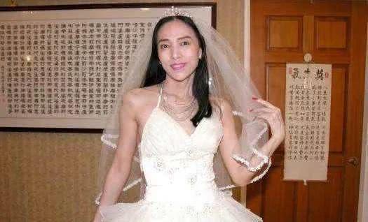 真渣女！靠结婚身家百亿，抛弃亲生女只爱小鲜肉，还放言追求黎明