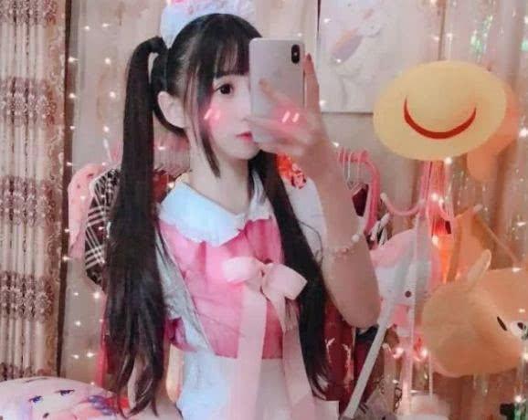 “网红”蔡萝莉初中素颜照曝光，网友直呼：腿再细也救不了你