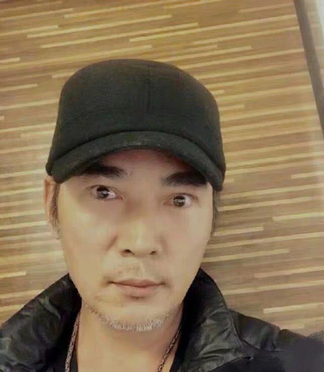 51岁焦恩俊近照曝光！一夜之间老十岁，当年男神已成这副模样？