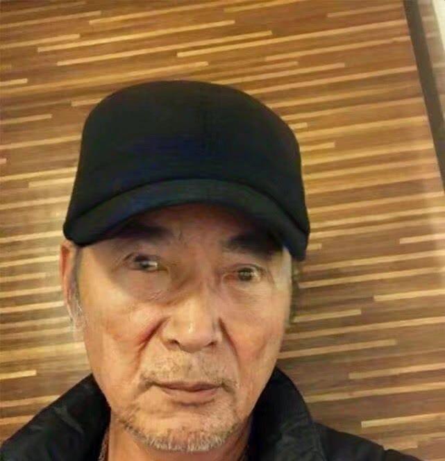 51岁焦恩俊近照曝光！一夜之间老十岁，当年男神已成这副模样？