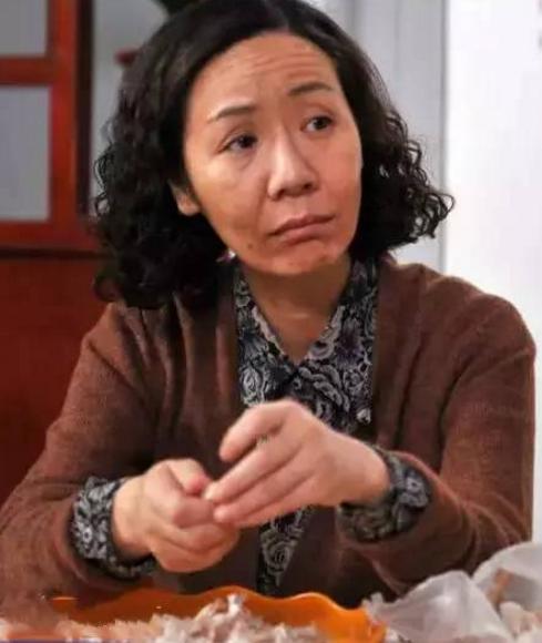 杨青生活近照：因“丑”出名却嫁德国大亨，如今开酒庄当老板娘