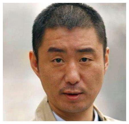 斯琴高娃47岁儿子近照，原来是我们熟悉的演员，曾在13岁入狱