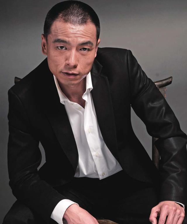 23岁出道, 参演《重案六组》成名, 荧屏硬汉, 现已是知名男演员