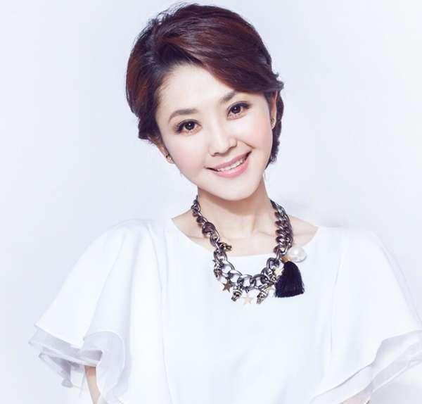 央视最美7位女主持人, 个个貌美如花气质迷人, 你最喜欢谁?