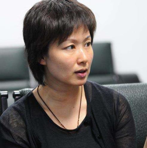她是央视“最土”女主播，主持时从不化妆，如今低调无人知