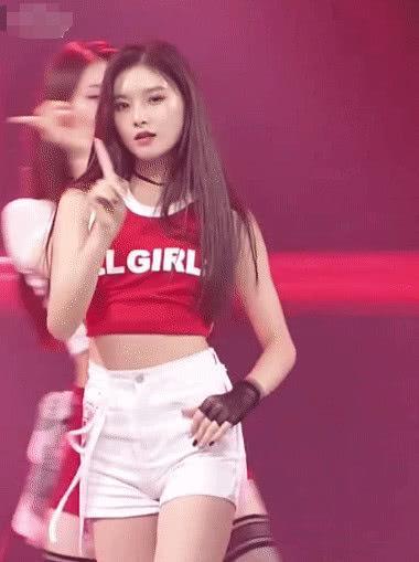 她被韩媒评为《创造101》最美，高颜值碾压杨超越