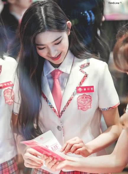她被韩媒评为《创造101》最美，高颜值碾压杨超越