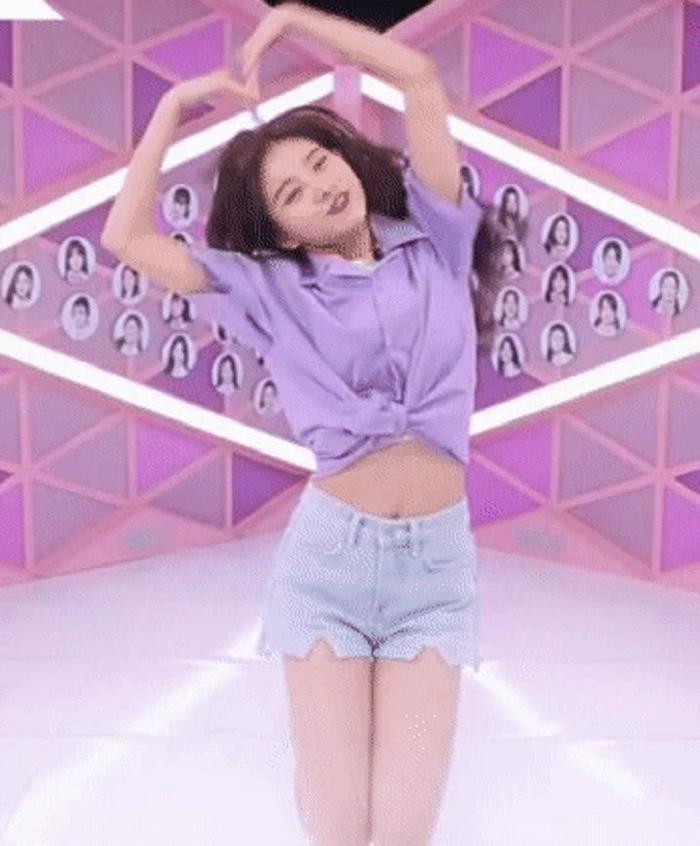 她被韩媒评为《创造101》最美，高颜值碾压杨超越