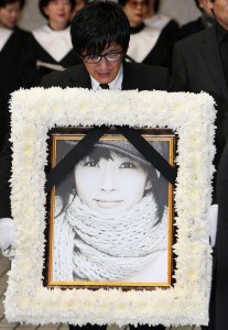 ​“张紫妍事件”唯一证人尹智吾提及从已故演员崔真实、郑多彬、U;Nee