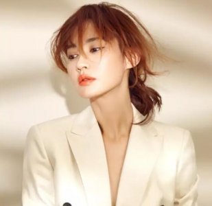 ​38岁杨雪近照曝光，和老公神似父女，网友：真的嫁给了爱情！